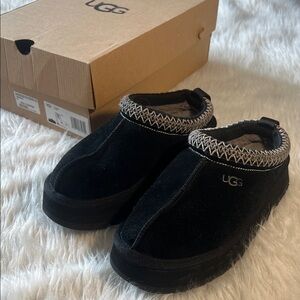 UGG TAZZ Platform Black Slip-On Suede Moccasin Slippers with Contrast Trim